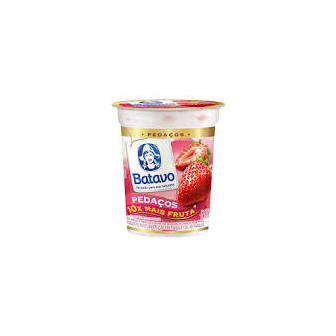 IOGURTE INTEGRAL MORANGO BATAVO PEDAÇOS COPO 100G